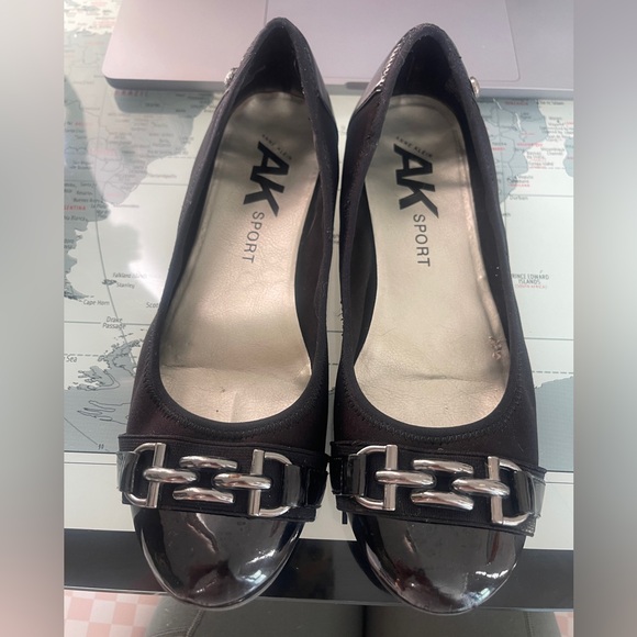 Flats AK Sport are in good condition, size 9.5 shoes practical and fashionable. - Picture 3 of 9